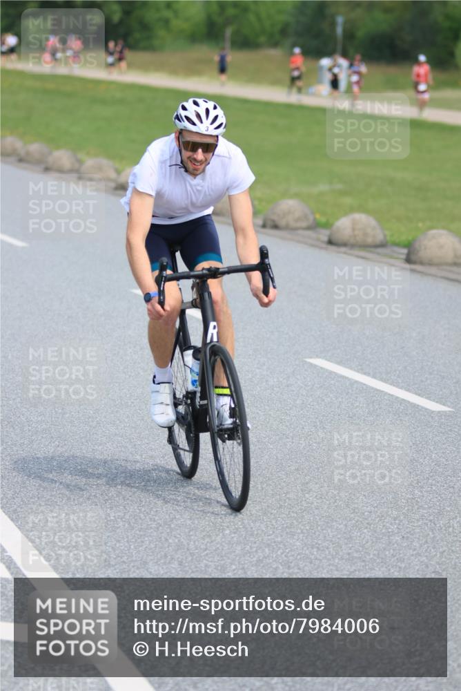 21.06.2025 - 27. Vierlanden-Triathlon H.Heesch http://msf.ph/oto/7984006 15.06.2025 11:20:08 Radfahren 3, 115, 232, 789, 852, 861, 968 meine-sportfotos.de