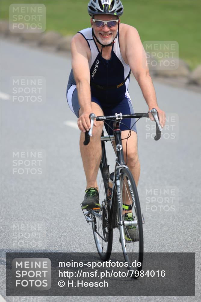 15.06.2025 - 27. Vierlanden-Triathlon H.Heesch http://msf.ph/oto/7984016 15.06.2025 10:58:33 Radfahren 64, 144, 387, 693 meine-sportfotos.de