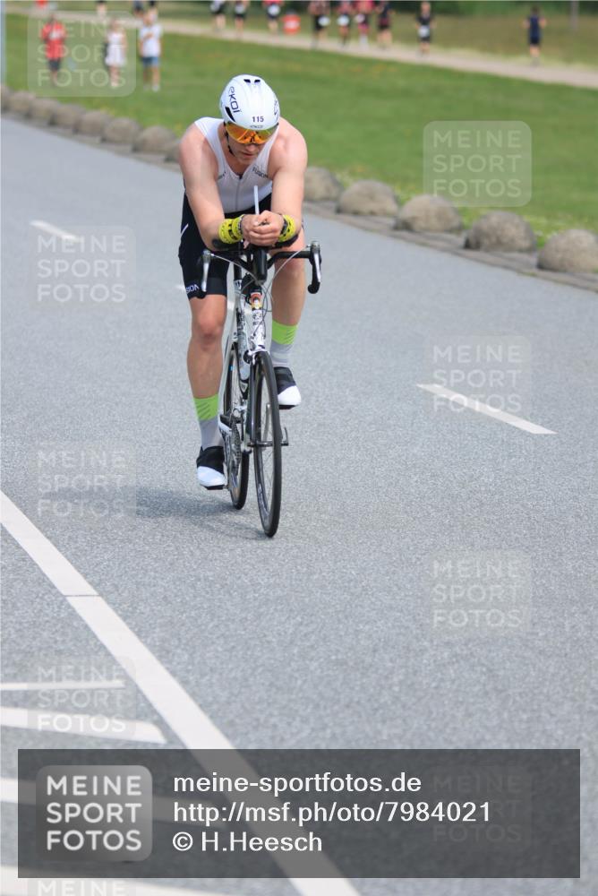 21.06.2025 - 27. Vierlanden-Triathlon H.Heesch http://msf.ph/oto/7984021 15.06.2025 11:20:09 Radfahren 3, 115, 232, 789, 852, 861, 968 meine-sportfotos.de