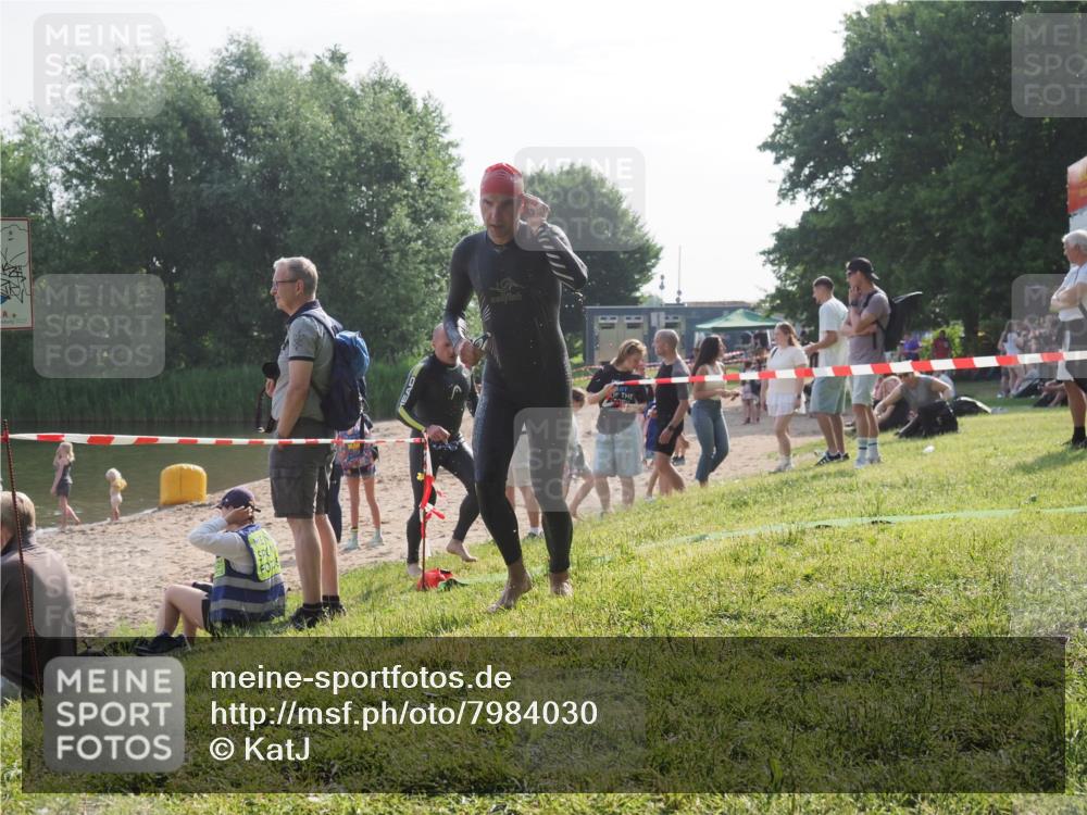 15.06.2025 - 27. Vierlanden-Triathlon KatJ http://msf.ph/oto/7984030 15.06.2025 08:53:25 Schwimmen 133, 162, 169 meine-sportfotos.de