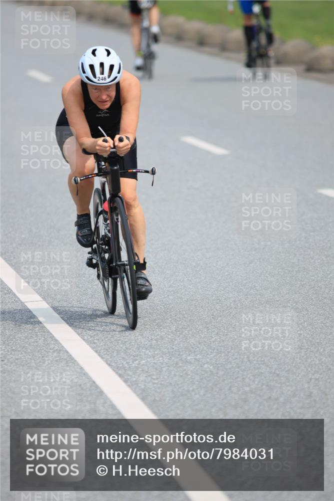 15.06.2025 - 27. Vierlanden-Triathlon H.Heesch http://msf.ph/oto/7984031 15.06.2025 10:58:43 Radfahren 246 meine-sportfotos.de