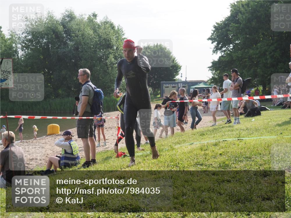 15.06.2025 - 27. Vierlanden-Triathlon KatJ http://msf.ph/oto/7984035 15.06.2025 08:53:25 Schwimmen 133, 162, 169 meine-sportfotos.de