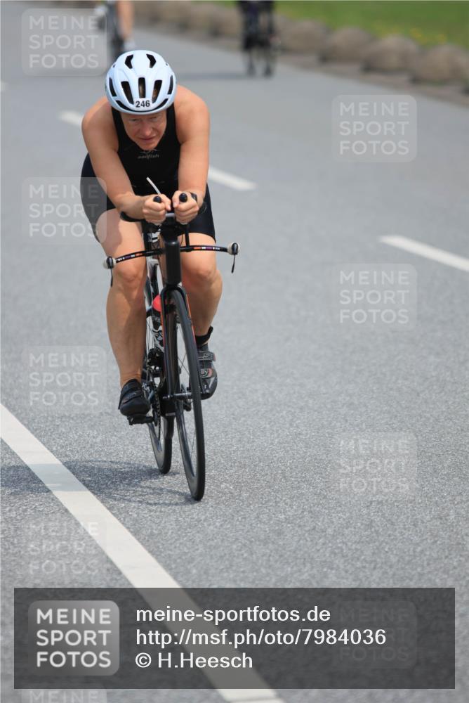 15.06.2025 - 27. Vierlanden-Triathlon H.Heesch http://msf.ph/oto/7984036 15.06.2025 10:58:43 Radfahren 246 meine-sportfotos.de