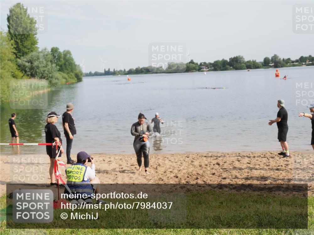 21.06.2025 - 27. Vierlanden-Triathlon MichiJ http://msf.ph/oto/7984037 15.06.2026 09:08:55 Schwimmen 199 meine-sportfotos.de