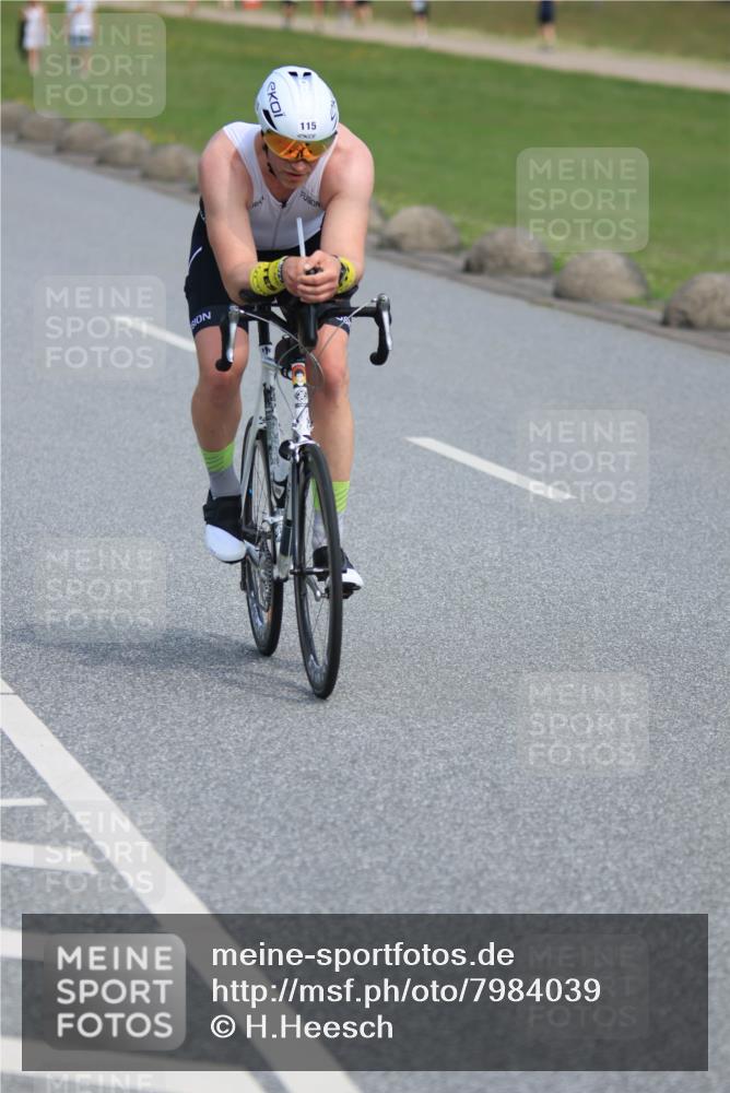 21.06.2025 - 27. Vierlanden-Triathlon H.Heesch http://msf.ph/oto/7984039 15.06.2025 11:20:09 Radfahren 3, 115, 232, 789, 852, 861, 968 meine-sportfotos.de