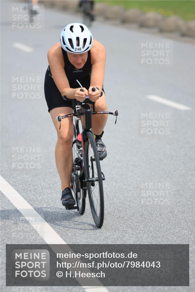 15.06.2025 - 27. Vierlanden-Triathlon H.Heesch http://msf.ph/oto/7984043 15.06.2025 10:58:43 Radfahren 246 meine-sportfotos.de