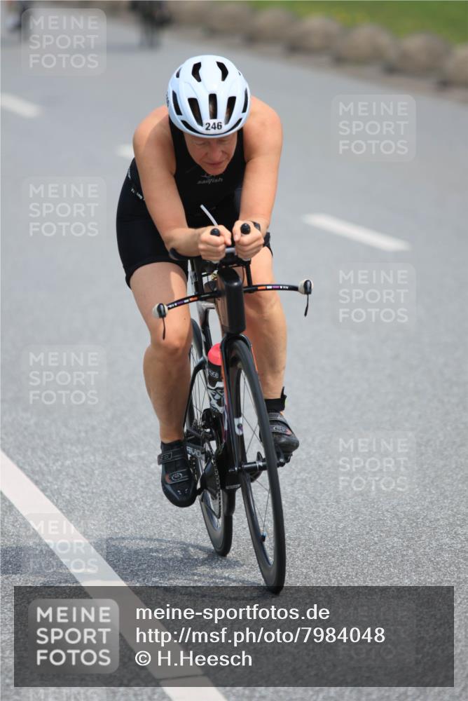 15.06.2025 - 27. Vierlanden-Triathlon H.Heesch http://msf.ph/oto/7984048 15.06.2025 10:58:43 Radfahren 246 meine-sportfotos.de