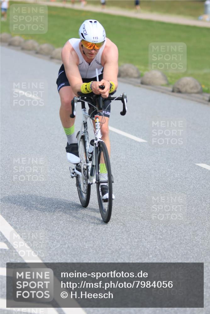 21.06.2025 - 27. Vierlanden-Triathlon H.Heesch http://msf.ph/oto/7984056 15.06.2025 11:20:10 Radfahren 3, 115, 232, 789, 852, 861, 968 meine-sportfotos.de