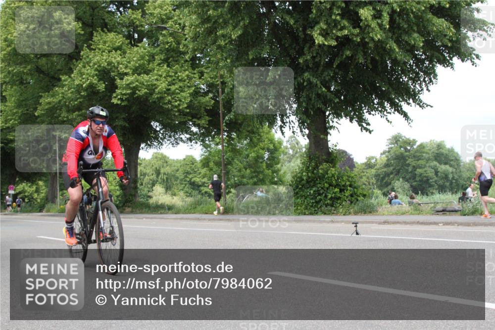 15.06.2025 - 7 Türme Triathlon Yannick Fuchs http://msf.ph/oto/7984062 15.06.2025 13:41:51 Radfahren  meine-sportfotos.de