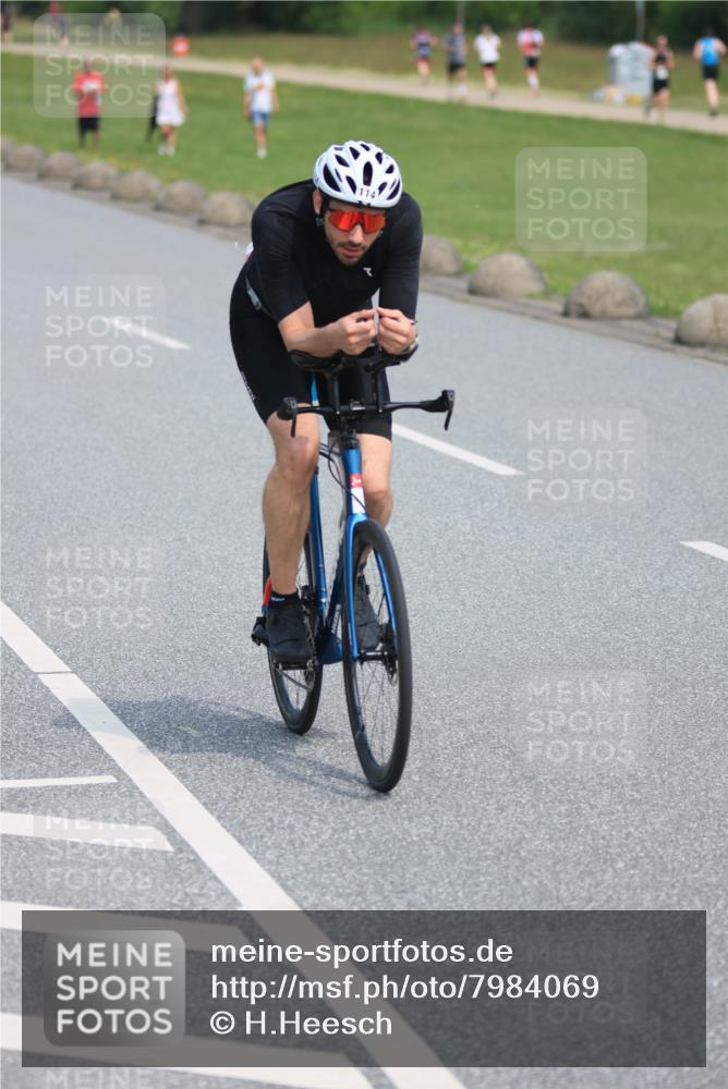 21.06.2025 - 27. Vierlanden-Triathlon H.Heesch http://msf.ph/oto/7984069 15.06.2025 11:20:33 Radfahren 114 meine-sportfotos.de