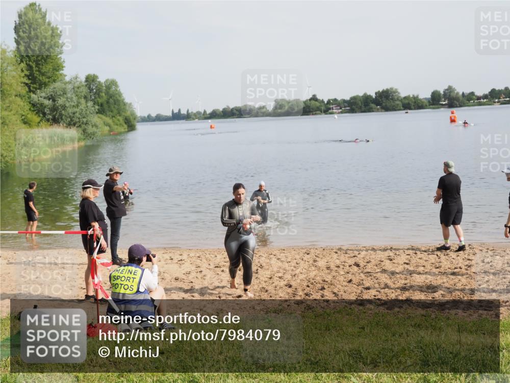 21.06.2025 - 27. Vierlanden-Triathlon MichiJ http://msf.ph/oto/7984079 15.06.2026 09:08:56 Schwimmen 199, 204 meine-sportfotos.de