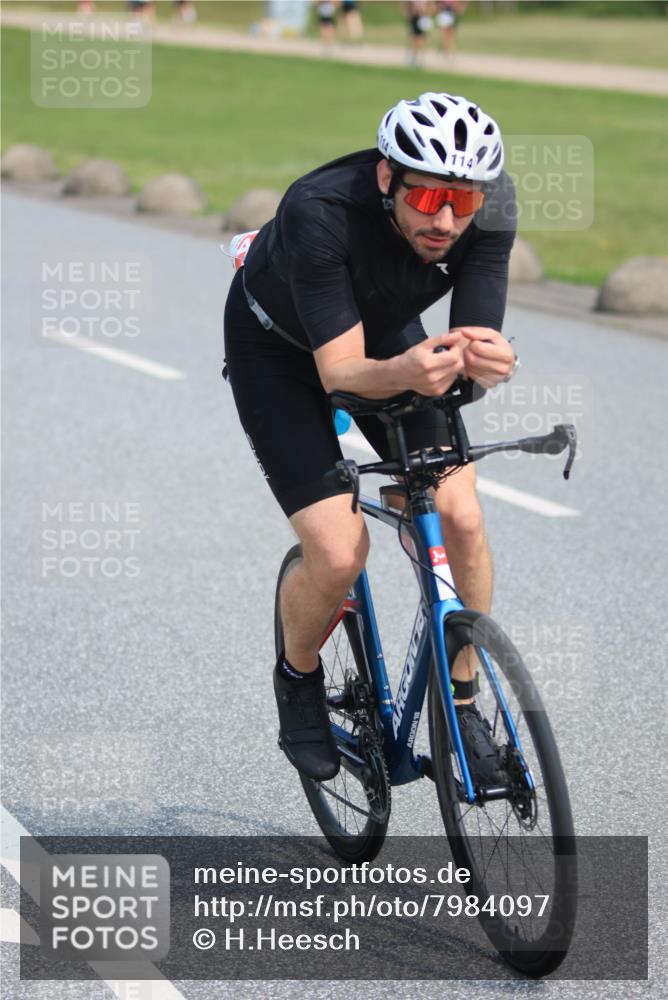 21.06.2025 - 27. Vierlanden-Triathlon H.Heesch http://msf.ph/oto/7984097 15.06.2025 11:20:33 Radfahren 114 meine-sportfotos.de