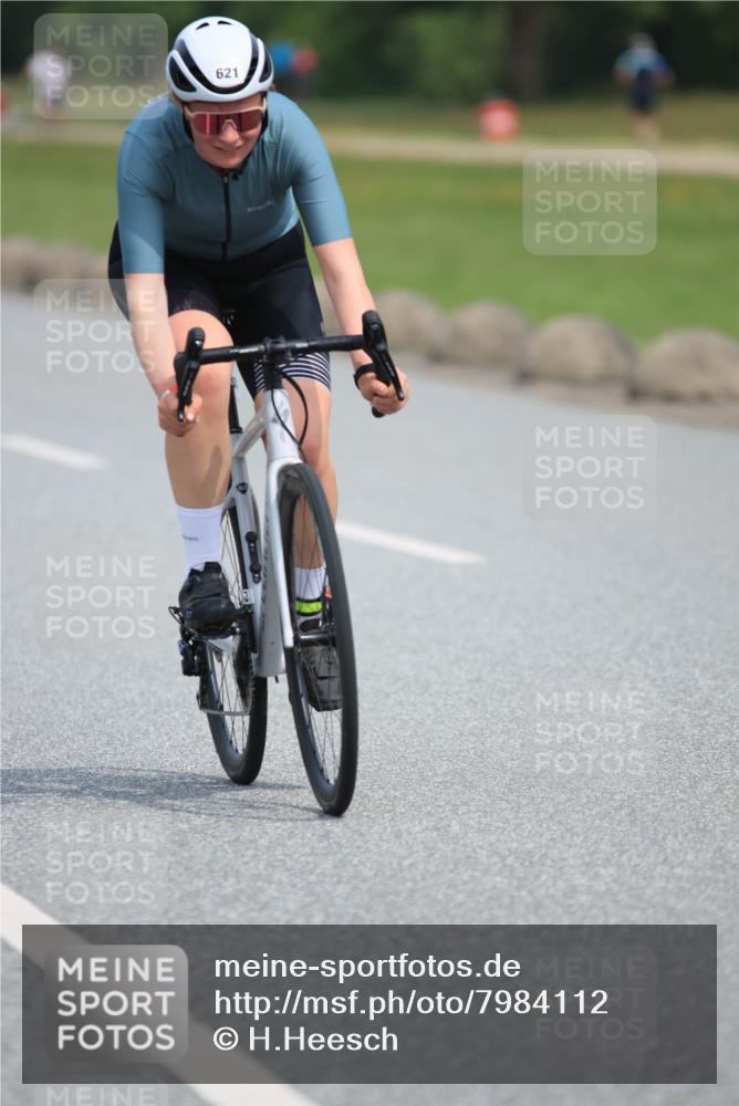 15.06.2025 - 27. Vierlanden-Triathlon H.Heesch http://msf.ph/oto/7984112 15.06.2025 10:59:03 Radfahren 173, 247, 562, 621 meine-sportfotos.de