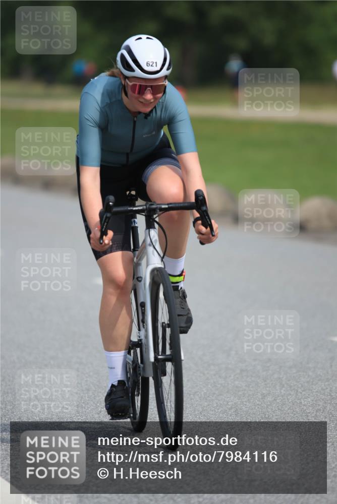 15.06.2025 - 27. Vierlanden-Triathlon H.Heesch http://msf.ph/oto/7984116 15.06.2025 10:59:03 Radfahren 173, 247, 562, 621 meine-sportfotos.de