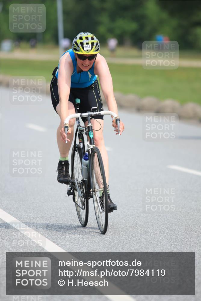 15.06.2025 - 27. Vierlanden-Triathlon H.Heesch http://msf.ph/oto/7984119 15.06.2025 10:59:05 Radfahren 247, 562, 621 meine-sportfotos.de