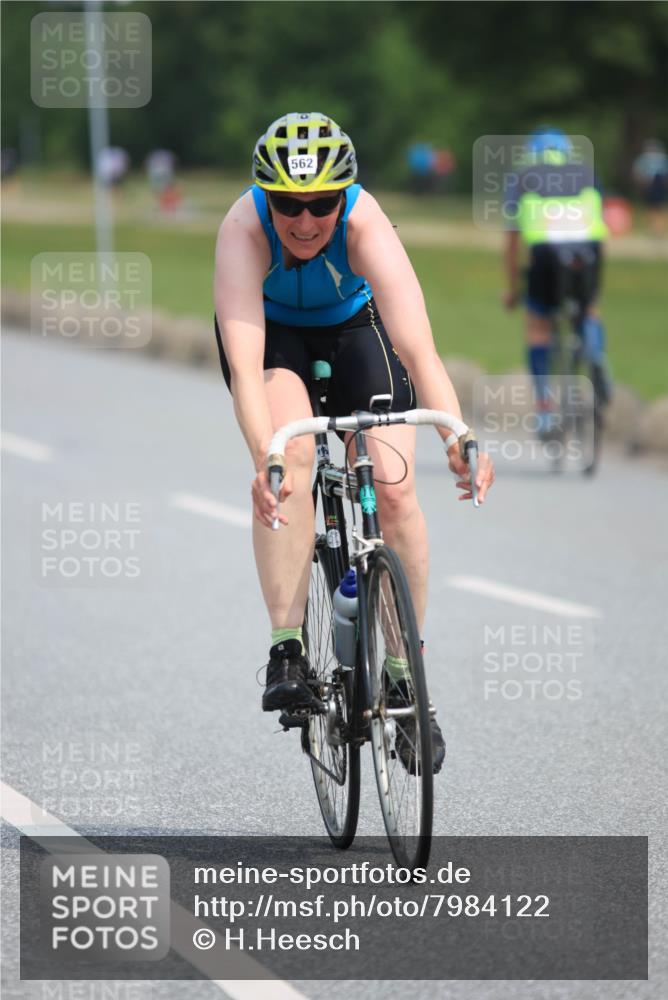 15.06.2025 - 27. Vierlanden-Triathlon H.Heesch http://msf.ph/oto/7984122 15.06.2025 10:59:05 Radfahren 247, 562, 621 meine-sportfotos.de