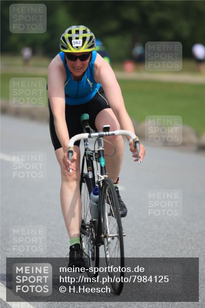 15.06.2025 - 27. Vierlanden-Triathlon H.Heesch http://msf.ph/oto/7984125 15.06.2025 10:59:06 Radfahren 247, 562, 621 meine-sportfotos.de