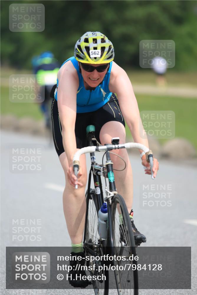 15.06.2025 - 27. Vierlanden-Triathlon H.Heesch http://msf.ph/oto/7984128 15.06.2025 10:59:06 Radfahren 247, 562, 621 meine-sportfotos.de