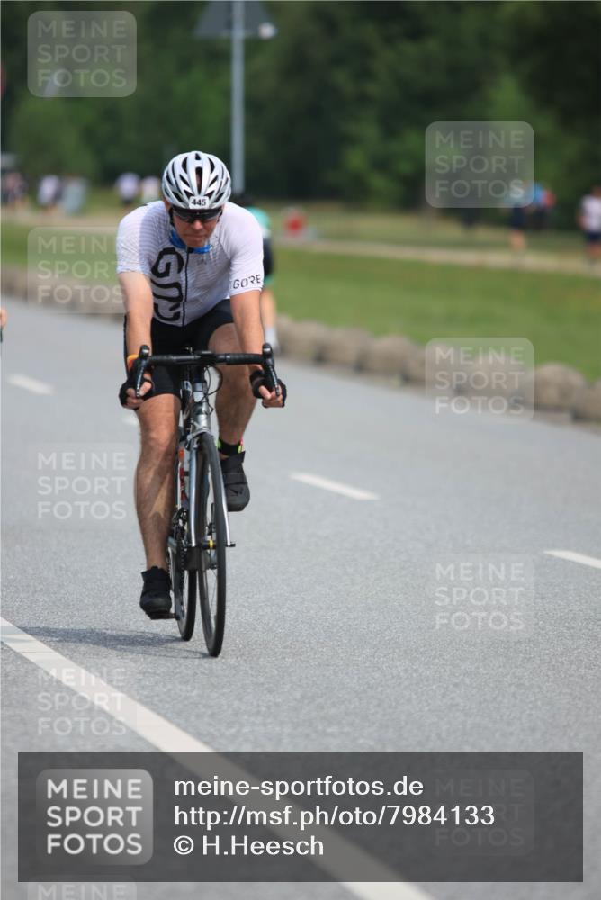 15.06.2025 - 27. Vierlanden-Triathlon H.Heesch http://msf.ph/oto/7984133 15.06.2025 10:59:16 Radfahren 131, 445, 472, 582 meine-sportfotos.de