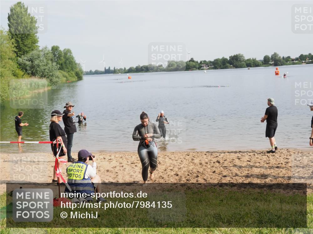 21.06.2025 - 27. Vierlanden-Triathlon MichiJ http://msf.ph/oto/7984135 15.06.2026 09:08:57 Schwimmen 199, 204 meine-sportfotos.de