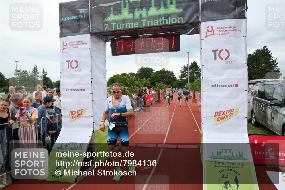 15.06.2025 - 7 Türme Triathlon Michael Strokosch http://msf.ph/oto/7984136 15.06.2025 14:17:31 Ziel 451, 506, 737, 781, 825, 850, 975, 1128, 1189 meine-sportfotos.de