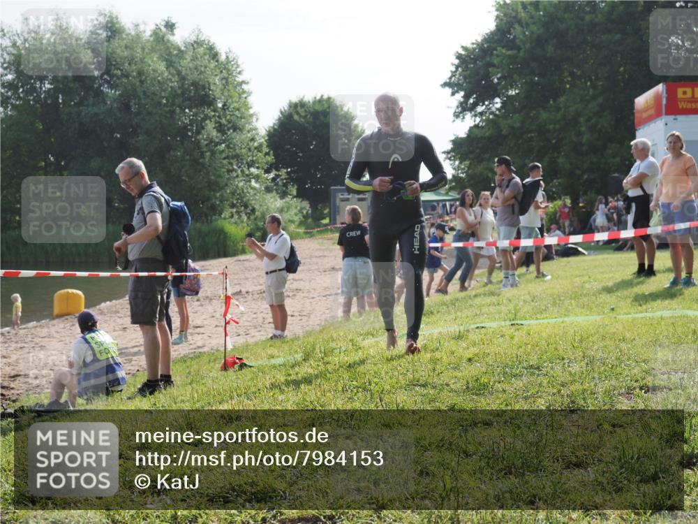 15.06.2025 - 27. Vierlanden-Triathlon KatJ http://msf.ph/oto/7984153 15.06.2025 08:53:28 Schwimmen 162, 169 meine-sportfotos.de