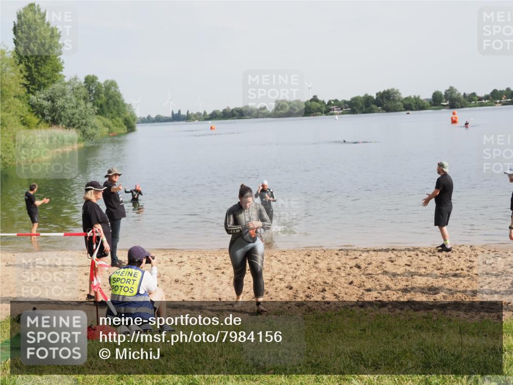 21.06.2025 - 27. Vierlanden-Triathlon MichiJ http://msf.ph/oto/7984156 15.06.2026 09:08:57 Schwimmen 199, 204 meine-sportfotos.de