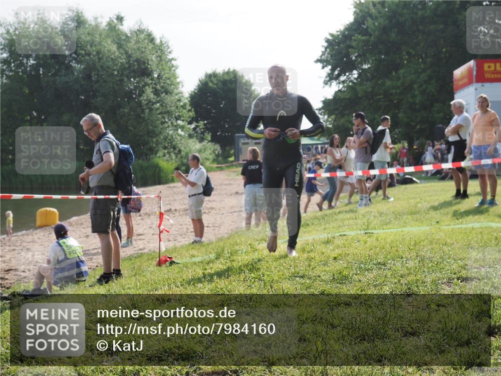 15.06.2025 - 27. Vierlanden-Triathlon KatJ http://msf.ph/oto/7984160 15.06.2025 08:53:28 Schwimmen 162, 169 meine-sportfotos.de