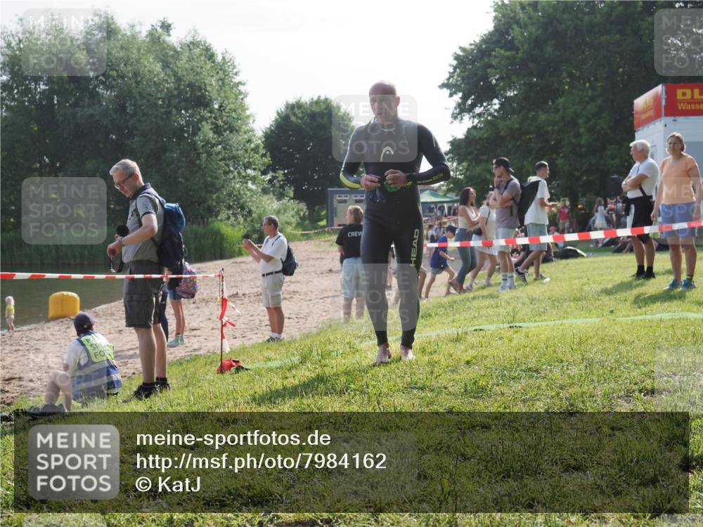 15.06.2025 - 27. Vierlanden-Triathlon KatJ http://msf.ph/oto/7984162 15.06.2025 08:53:28 Schwimmen 162, 169 meine-sportfotos.de