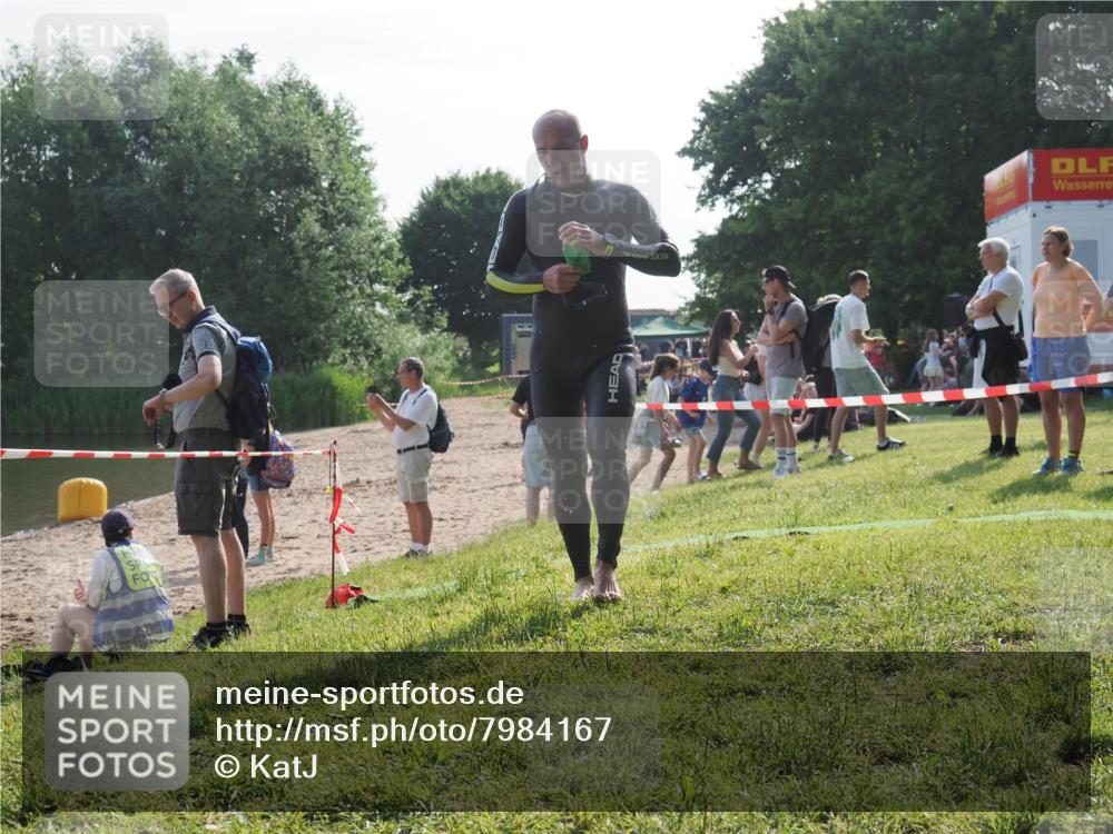 15.06.2025 - 27. Vierlanden-Triathlon KatJ http://msf.ph/oto/7984167 15.06.2025 08:53:28 Schwimmen 162, 169 meine-sportfotos.de