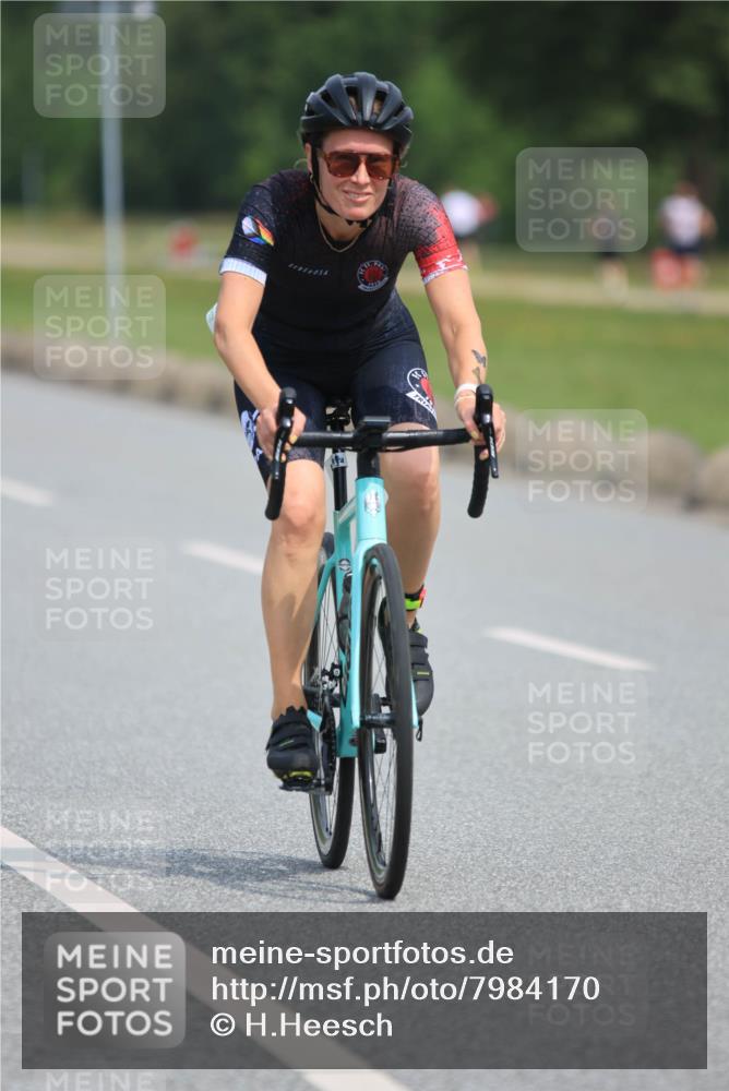 15.06.2025 - 27. Vierlanden-Triathlon H.Heesch http://msf.ph/oto/7984170 15.06.2025 10:59:20 Radfahren 131, 445, 472, 582 meine-sportfotos.de
