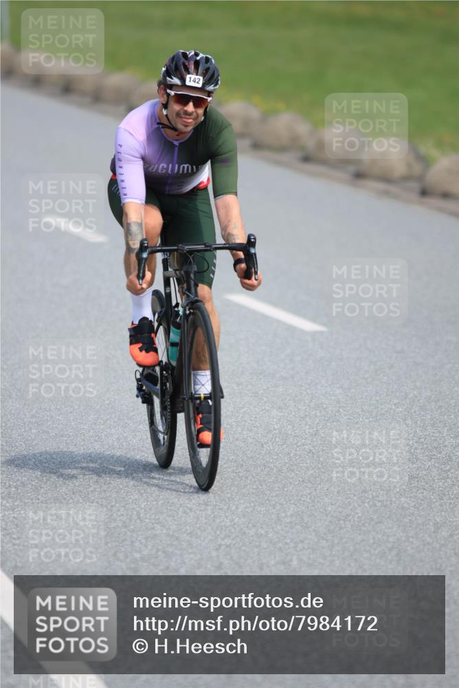 21.06.2025 - 27. Vierlanden-Triathlon H.Heesch http://msf.ph/oto/7984172 15.06.2025 11:21:06 Radfahren 93, 142, 703, 856 meine-sportfotos.de