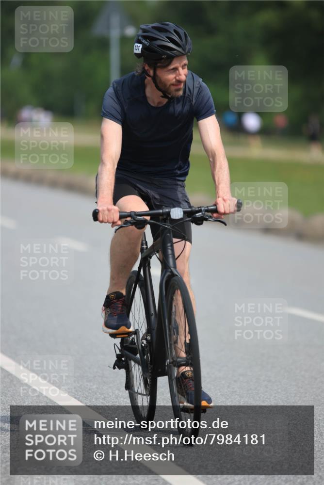 15.06.2025 - 27. Vierlanden-Triathlon H.Heesch http://msf.ph/oto/7984181 15.06.2025 10:59:22 Radfahren 131, 582 meine-sportfotos.de