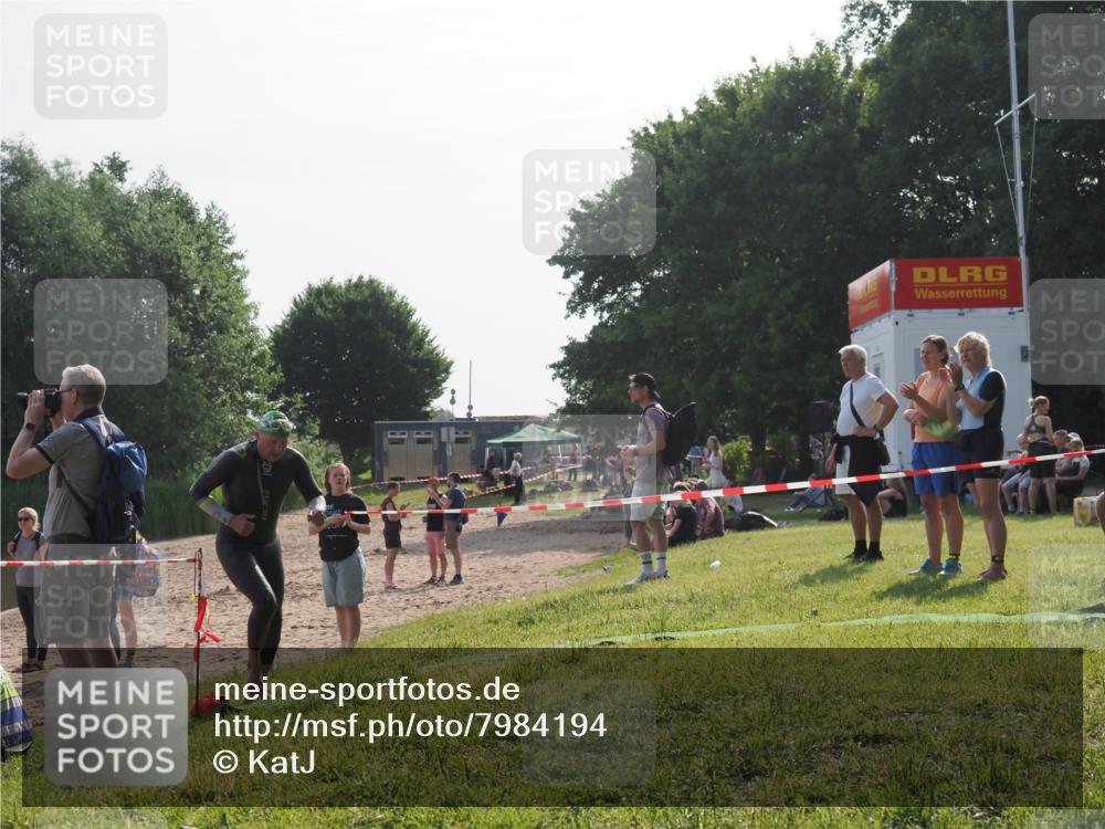 15.06.2025 - 27. Vierlanden-Triathlon KatJ http://msf.ph/oto/7984194 15.06.2025 08:54:53 Schwimmen 108 meine-sportfotos.de
