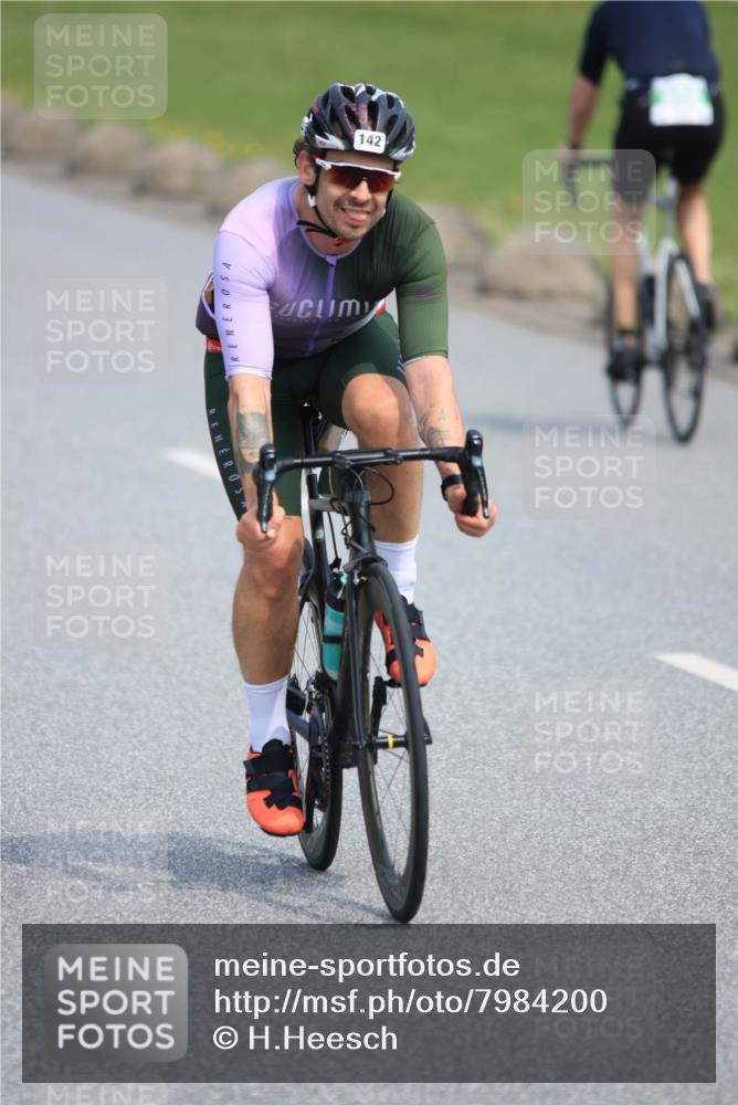 21.06.2025 - 27. Vierlanden-Triathlon H.Heesch http://msf.ph/oto/7984200 15.06.2025 11:21:06 Radfahren 93, 142, 703, 856 meine-sportfotos.de