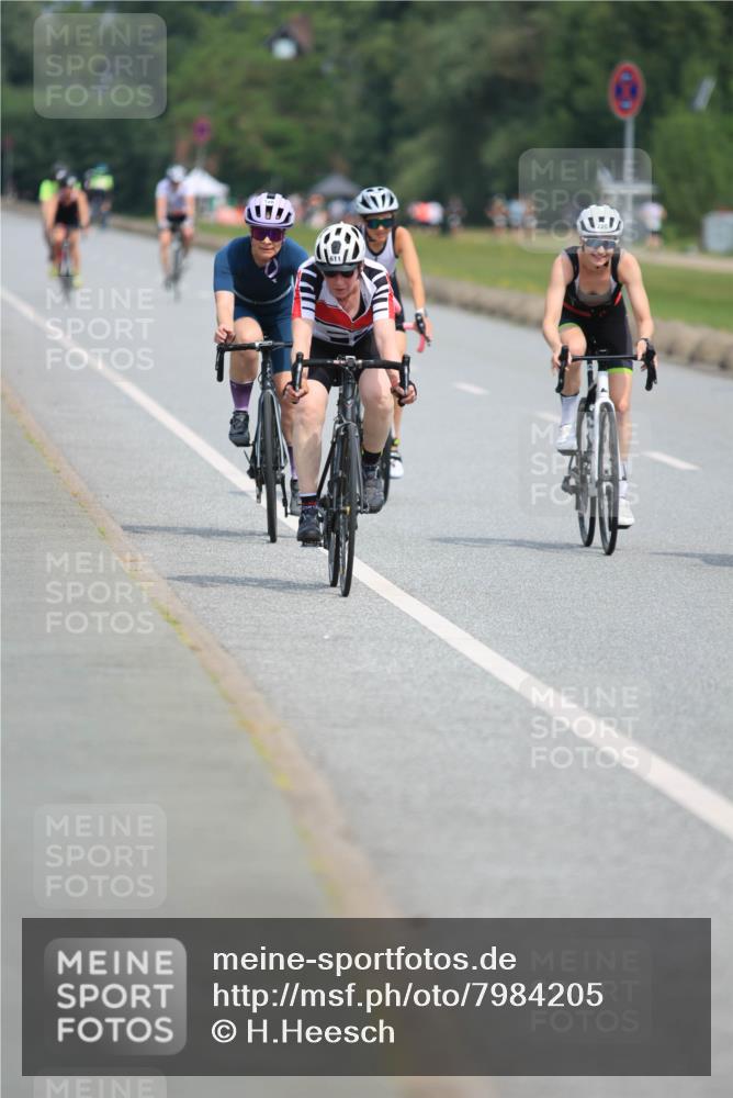 15.06.2025 - 27. Vierlanden-Triathlon H.Heesch http://msf.ph/oto/7984205 15.06.2025 10:59:30 Radfahren 206, 220, 526, 611, 652, 775 meine-sportfotos.de