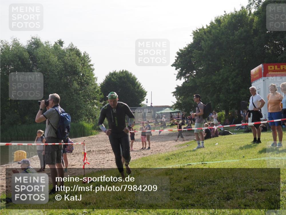 15.06.2025 - 27. Vierlanden-Triathlon KatJ http://msf.ph/oto/7984209 15.06.2025 08:54:54 Schwimmen 108 meine-sportfotos.de