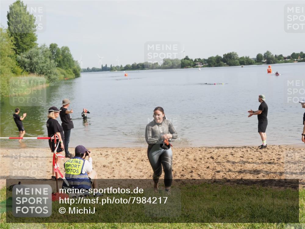 21.06.2025 - 27. Vierlanden-Triathlon MichiJ http://msf.ph/oto/7984217 15.06.2026 09:08:58 Schwimmen 199, 204 meine-sportfotos.de