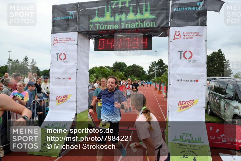 15.06.2025 - 7 Türme Triathlon Michael Strokosch http://msf.ph/oto/7984221 15.06.2025 14:17:34 Ziel 451, 506, 737, 781, 975, 1189 meine-sportfotos.de