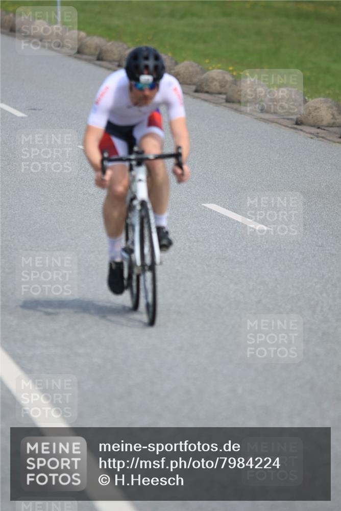 21.06.2025 - 27. Vierlanden-Triathlon H.Heesch http://msf.ph/oto/7984224 15.06.2025 11:21:15 Radfahren 139, 703, 928 meine-sportfotos.de