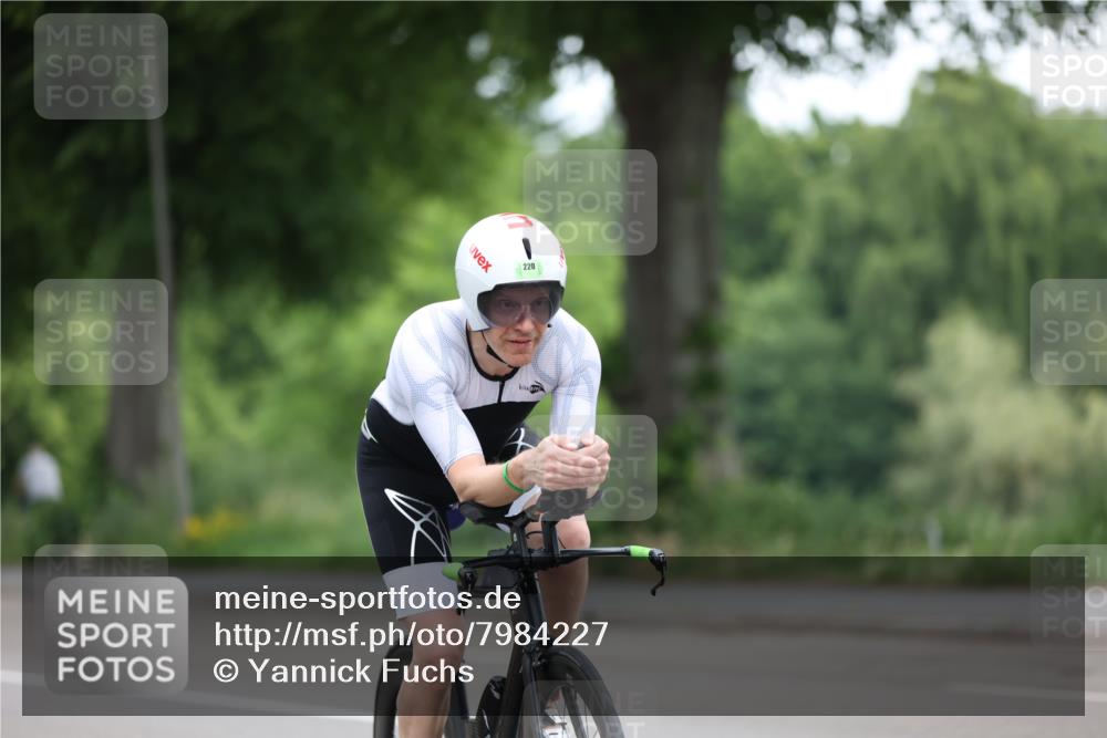 15.06.2025 - 7 Türme Triathlon Yannick Fuchs http://msf.ph/oto/7984227 15.06.2025 11:38:06 Radfahren 304, 307 meine-sportfotos.de