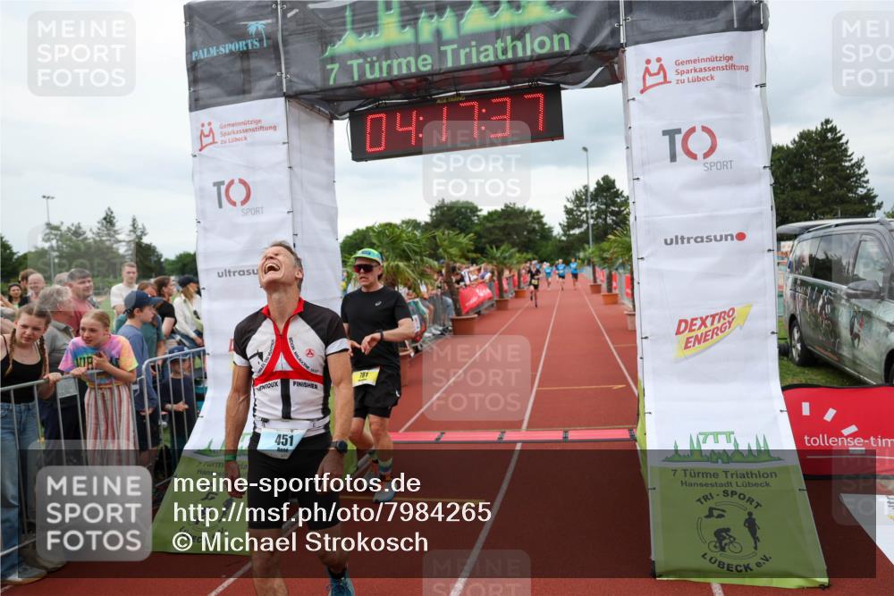 15.06.2025 - 7 Türme Triathlon Michael Strokosch http://msf.ph/oto/7984265 15.06.2025 14:17:37 Ziel 451, 506, 737, 742, 781, 975, 1189 meine-sportfotos.de