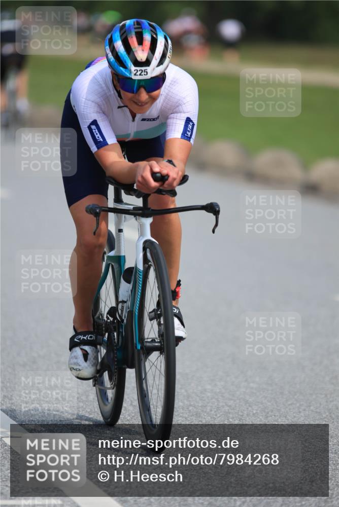 21.06.2025 - 27. Vierlanden-Triathlon H.Heesch http://msf.ph/oto/7984268 15.06.2025 11:21:53 Radfahren 225, 843 meine-sportfotos.de