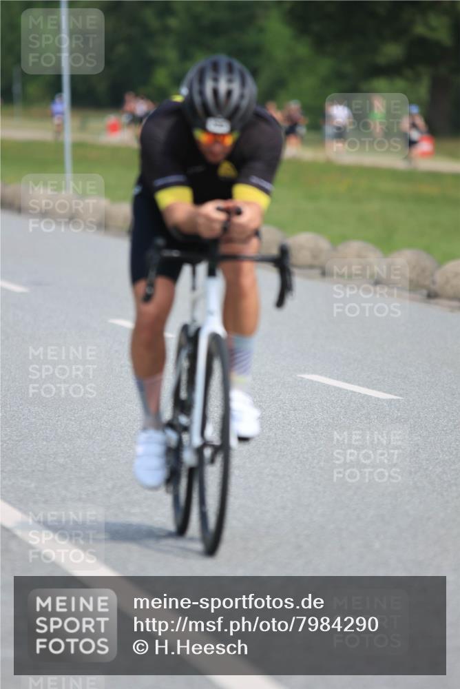 21.06.2025 - 27. Vierlanden-Triathlon H.Heesch http://msf.ph/oto/7984290 15.06.2025 11:22:02 Radfahren 133, 224, 653, 843 meine-sportfotos.de