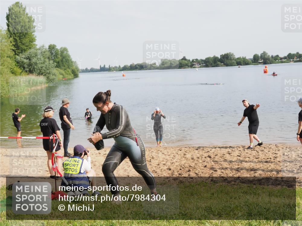 21.06.2025 - 27. Vierlanden-Triathlon MichiJ http://msf.ph/oto/7984304 15.06.2026 09:08:59 Schwimmen 199, 204 meine-sportfotos.de