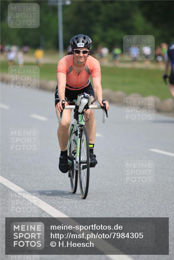 21.06.2025 - 27. Vierlanden-Triathlon H.Heesch http://msf.ph/oto/7984305 15.06.2025 11:22:06 Radfahren 133, 224, 653 meine-sportfotos.de