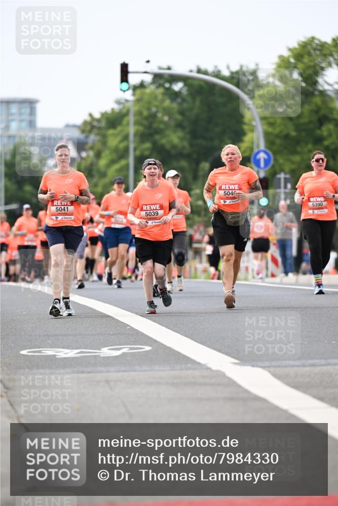 15.06.2025 - REWE Women's Run Dr. Thomas Lammeyer http://msf.ph/oto/7984330 15.06.2025 10:47:03 Laufen 5041, 5039, 5046, 5390 meine-sportfotos.de