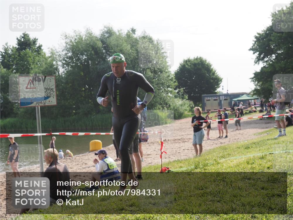 15.06.2025 - 27. Vierlanden-Triathlon KatJ http://msf.ph/oto/7984331 15.06.2025 08:54:56 Schwimmen 108 meine-sportfotos.de
