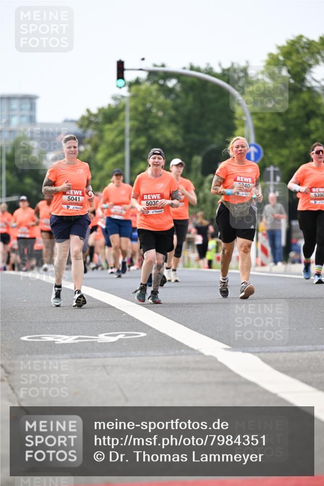 15.06.2025 - REWE Women's Run Dr. Thomas Lammeyer http://msf.ph/oto/7984351 15.06.2025 10:47:04 Laufen 5041, 5039, 40 meine-sportfotos.de