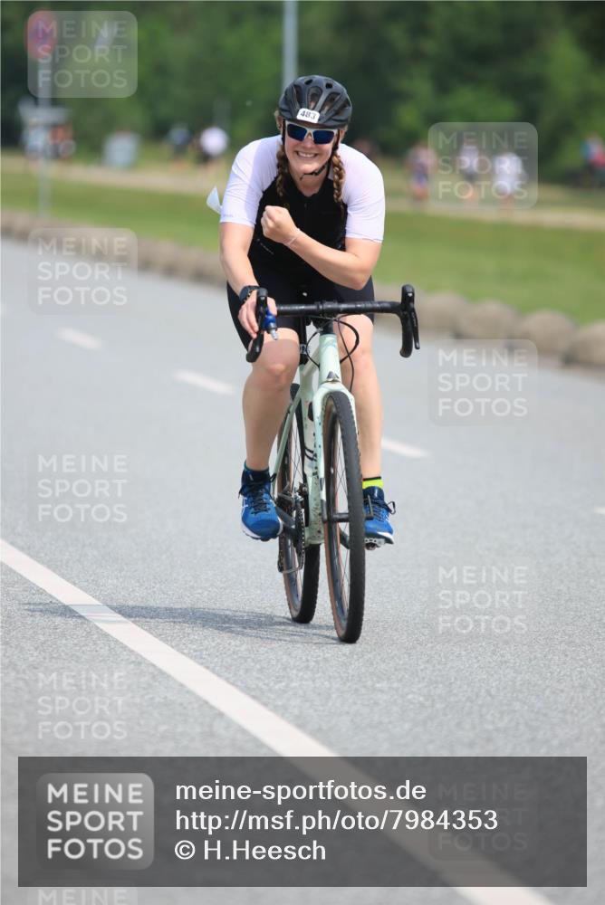 15.06.2025 - 27. Vierlanden-Triathlon H.Heesch http://msf.ph/oto/7984353 15.06.2025 10:59:45 Radfahren 371, 374, 459, 483, 630 meine-sportfotos.de